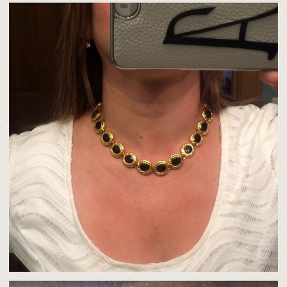 Gold tone and black necklace. - Picture 4 of 6